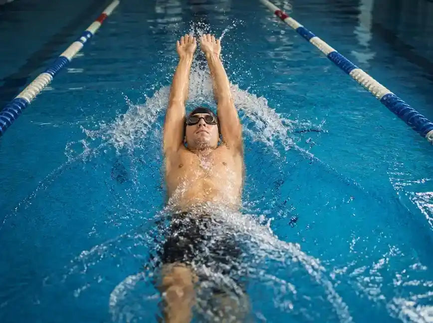 Efektywny aqua aerobik ćwiczenia dla zdrowia i formy